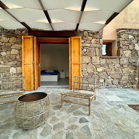 Casa Indipendente Con Giardino *