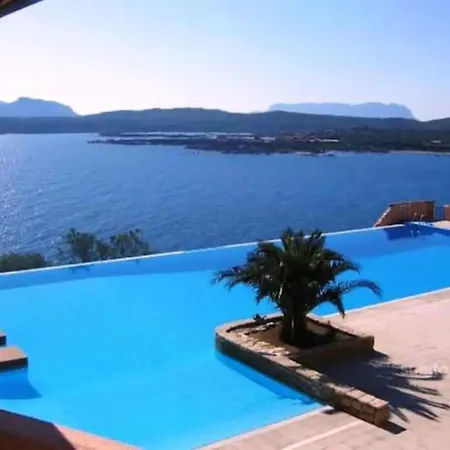 Casa Indipendente Con Giardino Hébergement de vacances *